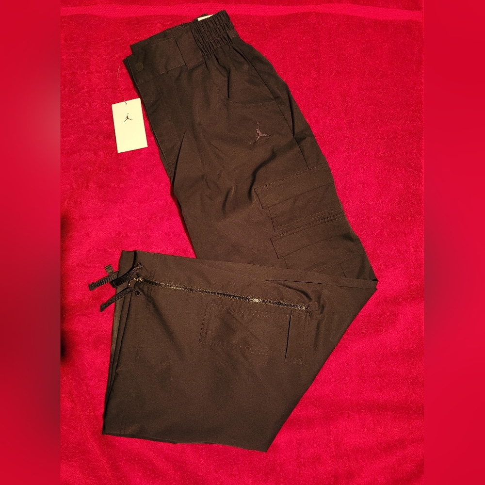 SOLD!! NIKE Jordan Women's Chicago Blk Cargo Pants - Small